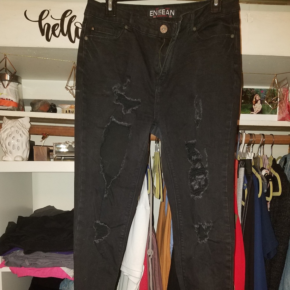 Black ripped skinny jeans